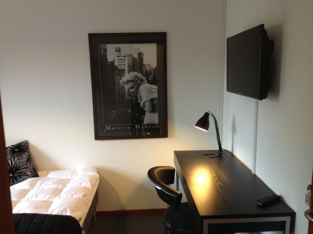 Kanns Hotel Åkirkeby Chambre photo
