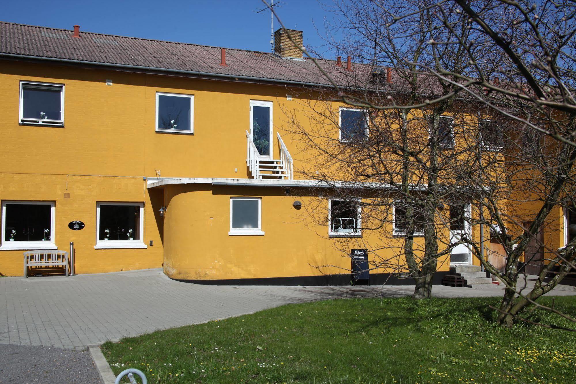 Kanns Hotel Åkirkeby Extérieur photo