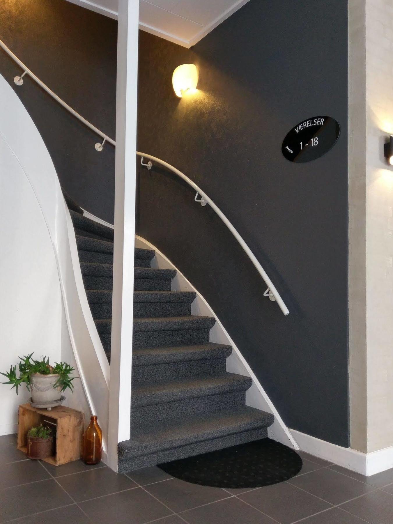 Kanns Hotel Åkirkeby Extérieur photo