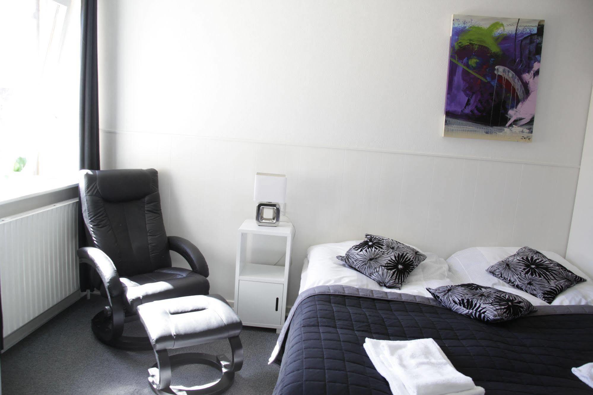 Kanns Hotel Åkirkeby Extérieur photo
