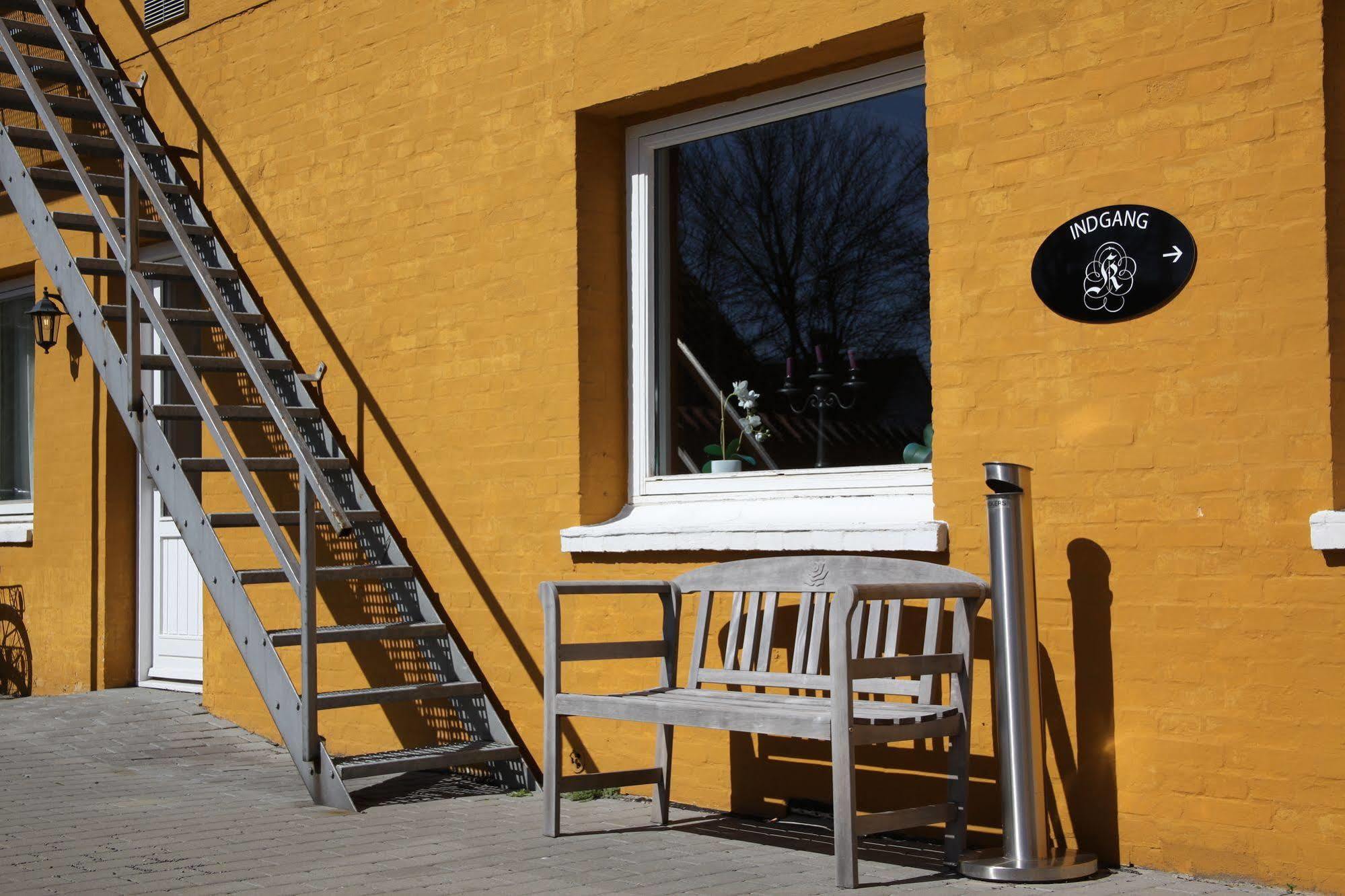 Kanns Hotel Åkirkeby Extérieur photo