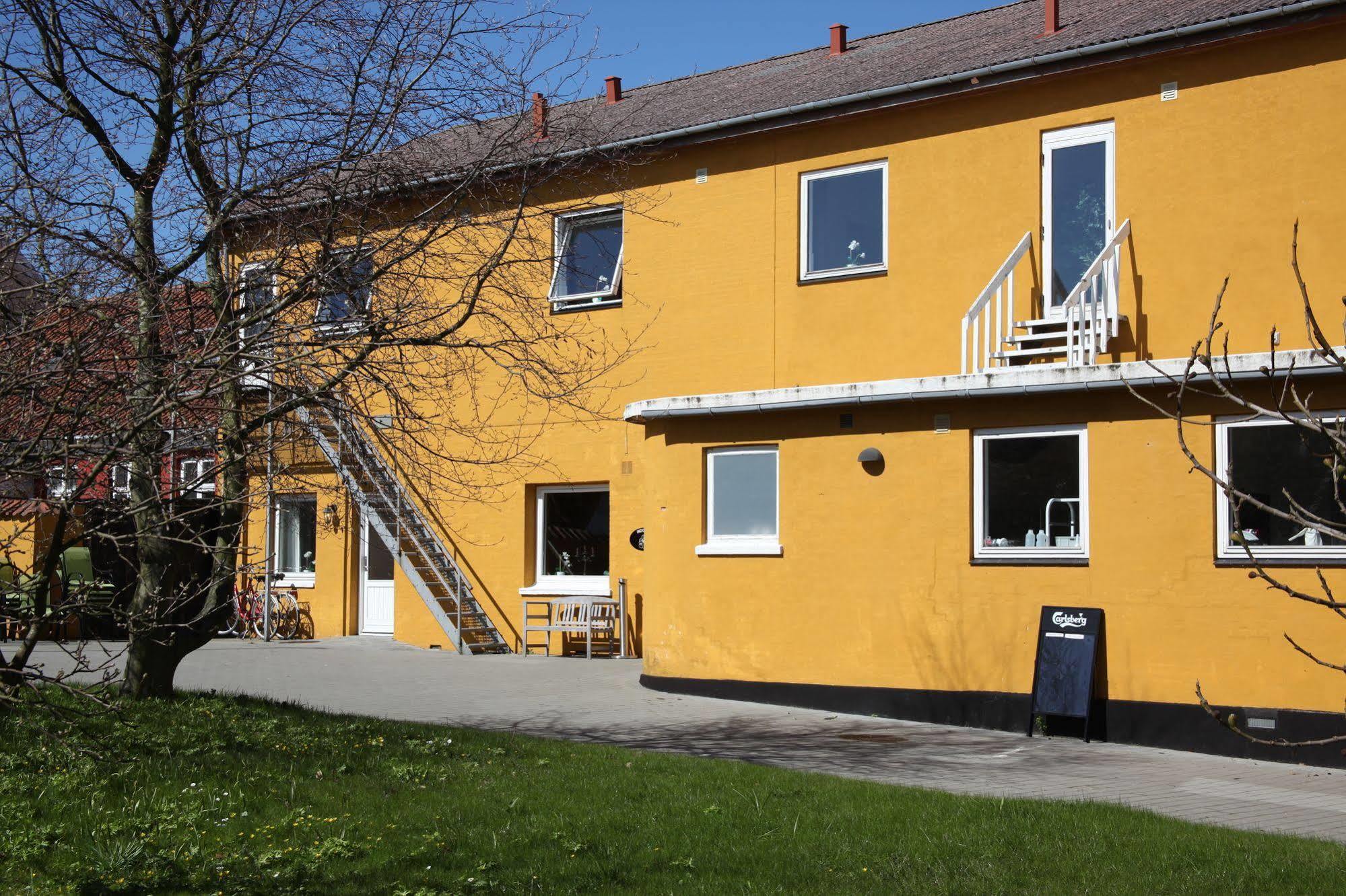 Kanns Hotel Åkirkeby Extérieur photo