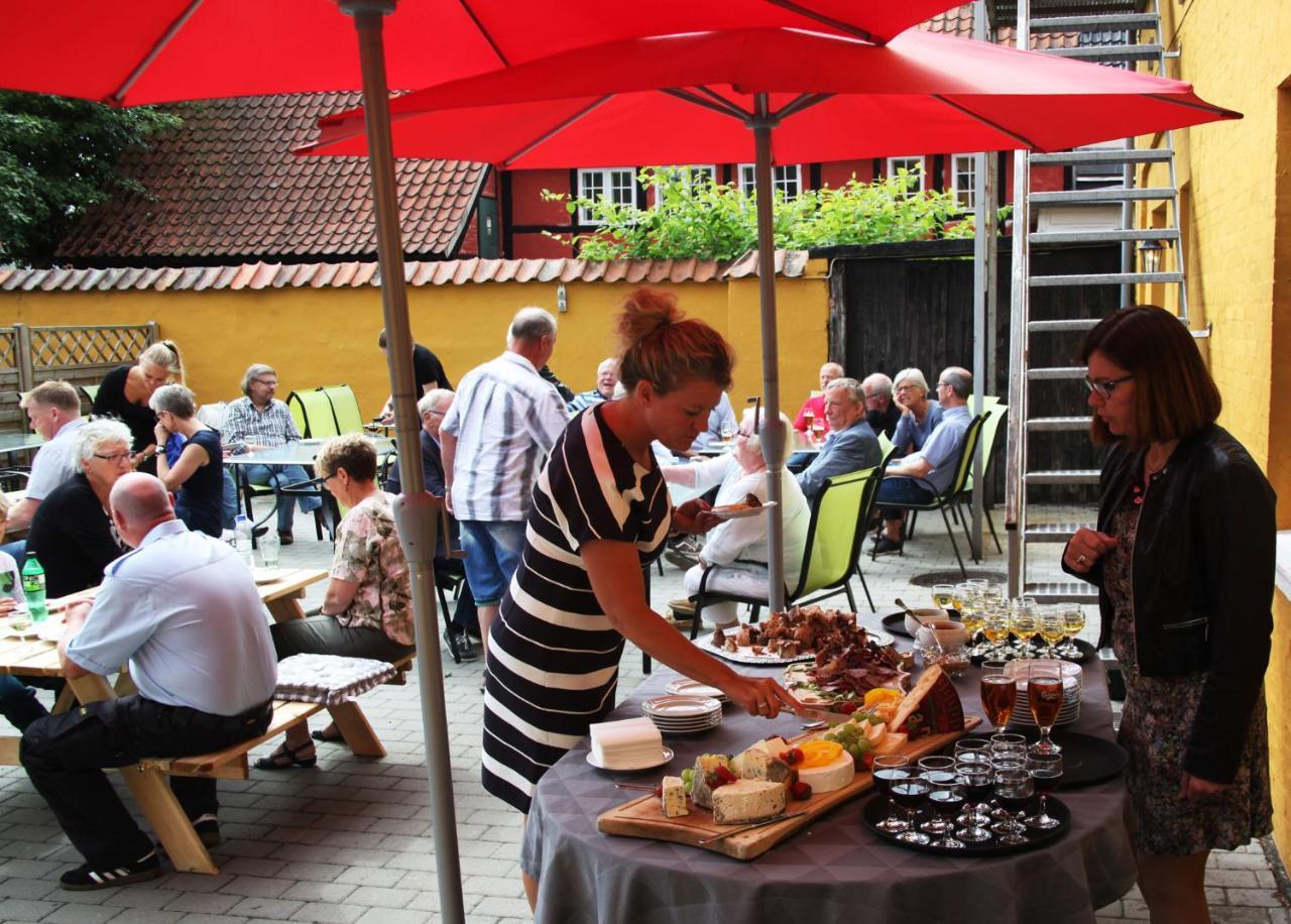 Kanns Hotel Åkirkeby Extérieur photo